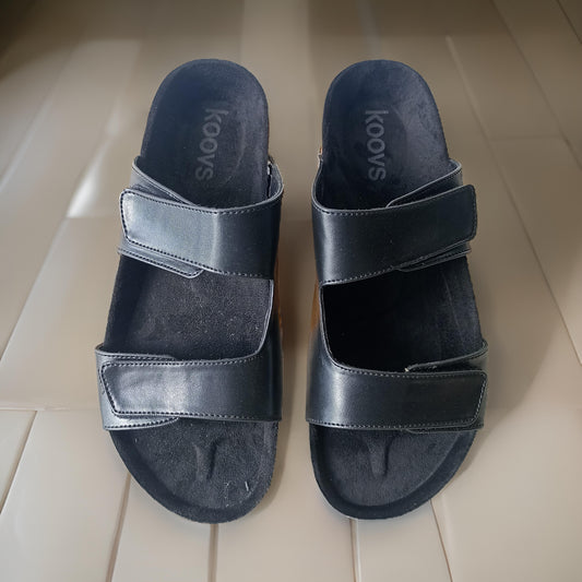 Koovs Slippers- Unisex