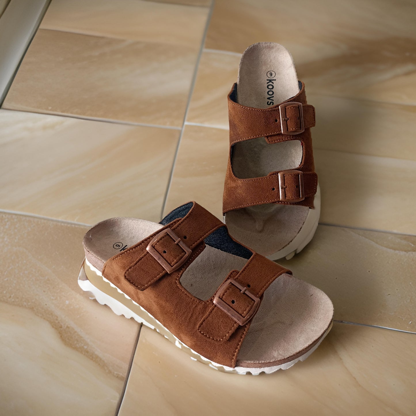 Koovs Sliders - Unisex