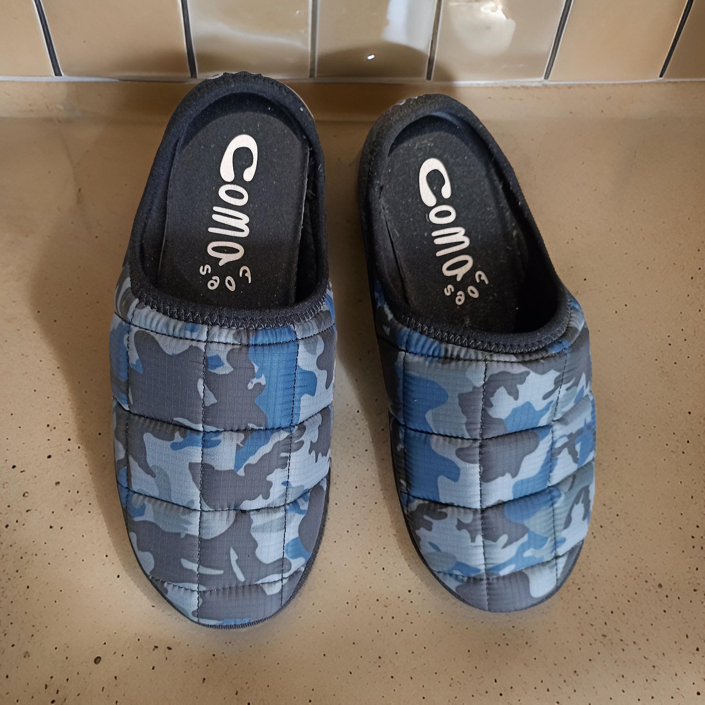 Comatoes Slippers - Unisex